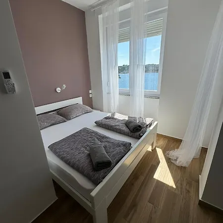 Lovorka By Eva 3* אומיסאליי