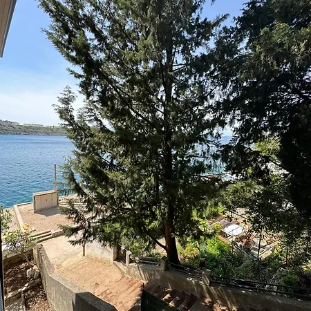 לינה וארוחת בוקר Lovorka By Eva אומיסאליי