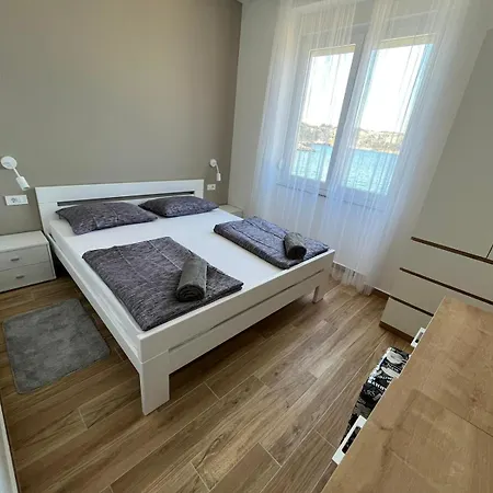 Bed & Breakfast Lovorka By Eva Omisalj
