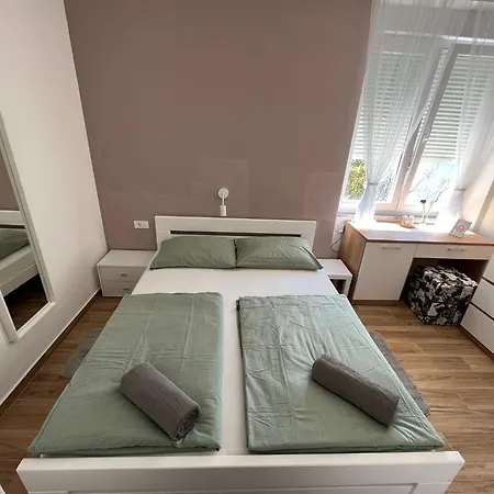 לינה וארוחת בוקר Lovorka By Eva אומיסאליי