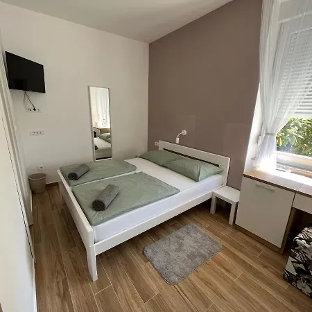 فندق مبيت وإفطار Lovorka By Eva Omišalj