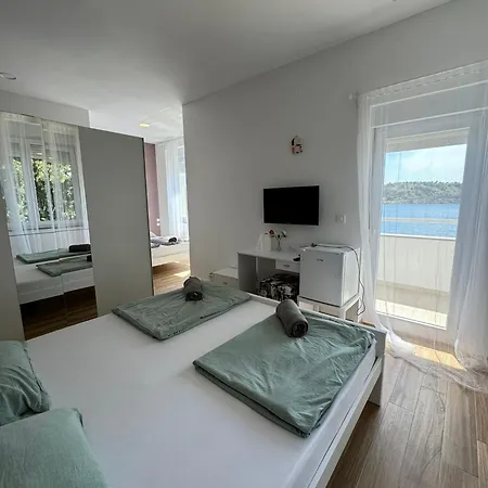 فندق مبيت وإفطار Lovorka By Eva Omišalj