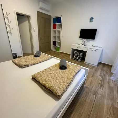 Lovorka By Eva Omišalj