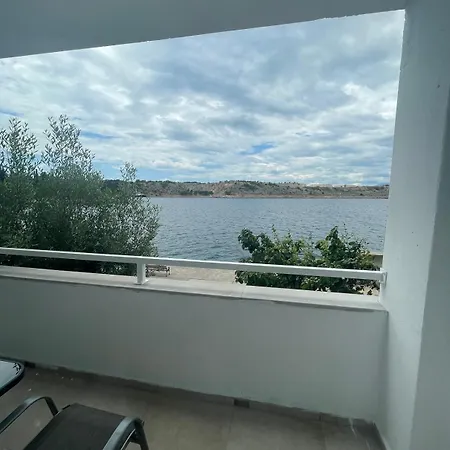 Lovorka By Eva Omišalj