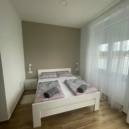 Bed & Breakfast Lovorka By Eva Omišalj