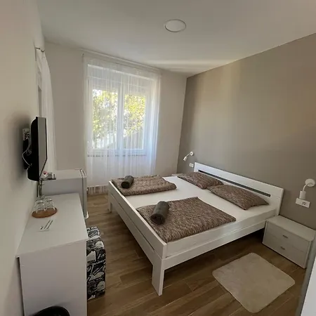 Lovorka By Eva Bed & Breakfast Omišalj