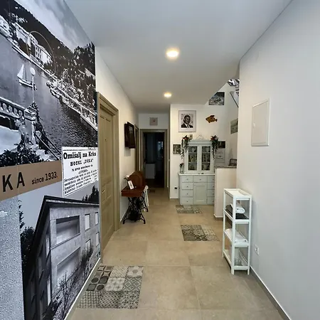 Lovorka By Eva Omišalj