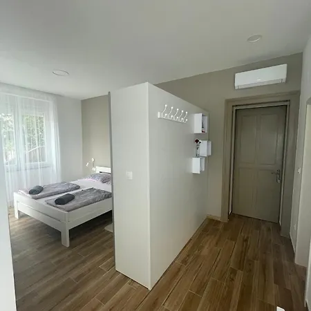 Lovorka By Eva 3* 오미살즈