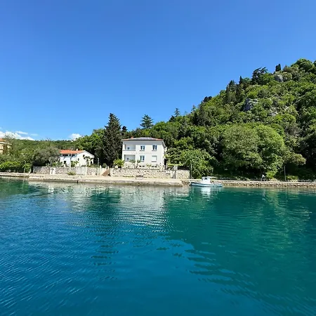 Lovorka By Eva 3* 오미살즈