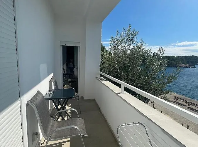 Lovorka By Eva 오미살즈