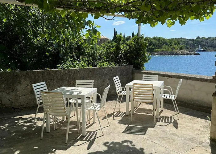 Lovorka By Eva 3* 오미살즈